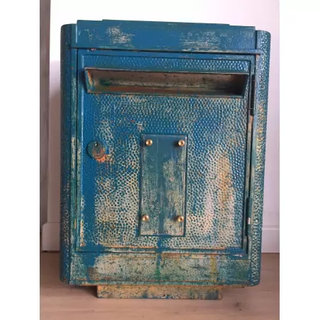 Boîte aux lettres vintage peinte par un artiste - La boîte jaune Boîte aux lettres vintage peinte par un artiste - La boîte jaune