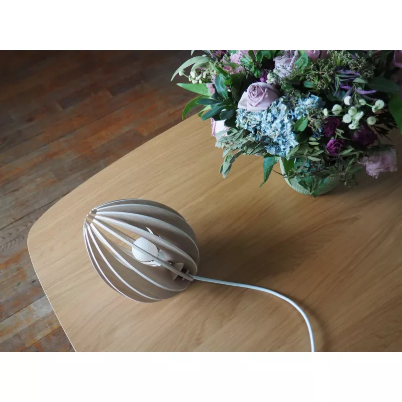 Lampe à poser chêne avec cordon noir Gone’s