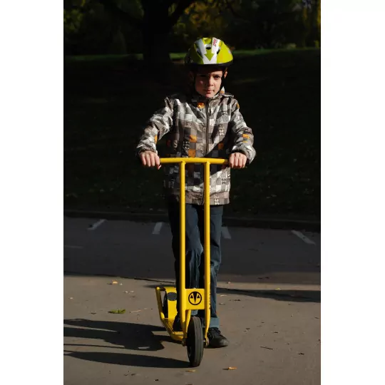 Trottinette 85 à Frein est idéale dès 6ans Trottinette 85 à Frein est idéale dès 6ans