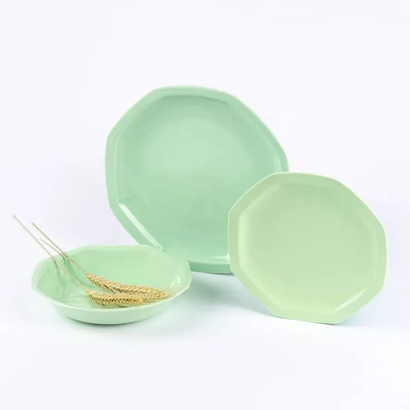 Assiette creuse en porcelaine verte - Ogre La Fabrique