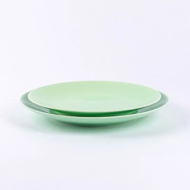 Grande assiette en porcelaine verte éco-responsable - Ogre La Fabrique