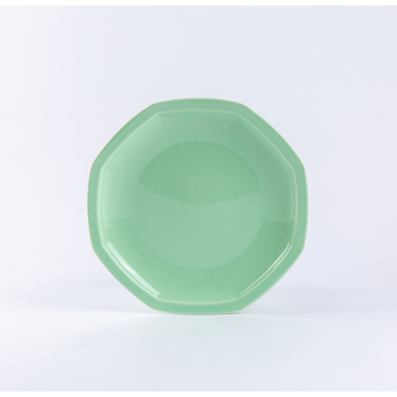 Assiette octogonale en porcelaine verte - Ogre La Fabrique