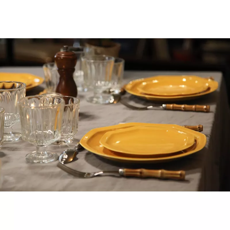 Assiette en porcelaine jaune solaire - Ogre La Fabrique