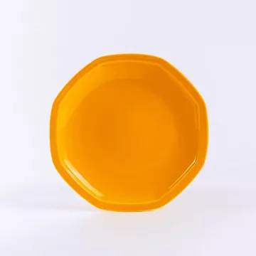 Assiette octogonale en porcelaine jaune solaire - Ogre La Fabrique