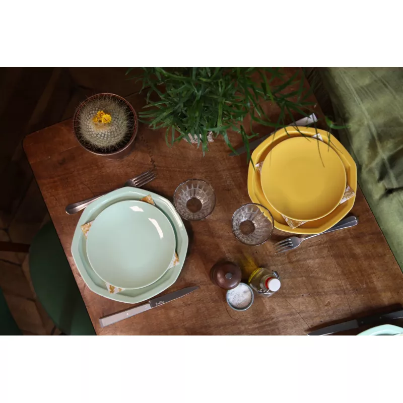 Petite assiette en porcelaine jaune - Ogre La Fabrique