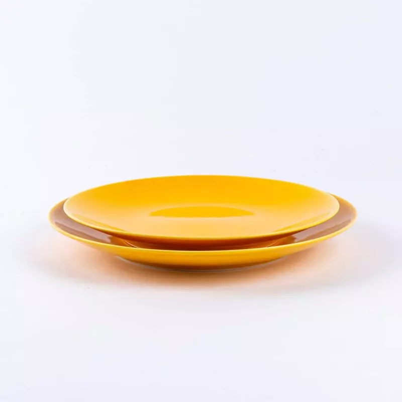 Petite assiette en porcelaine jaune - Ogre La Fabrique